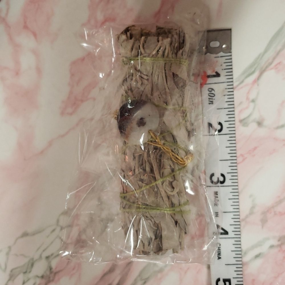 White Sage Smudge Stick Bundle w/heart shaped Agate rock NWT